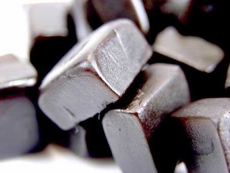 Dropkubusjes, zuckerfreie salzige Lakritzwürfel, de Bron zuckerfrei